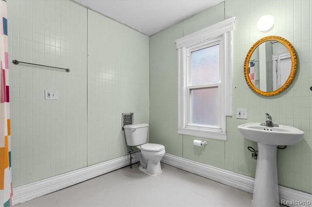 585 W Grand Boulevard, Detroit, MI 48216