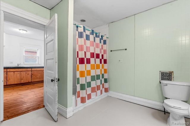 585 W Grand Boulevard, Detroit, MI 48216