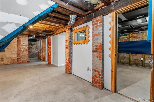 585 W Grand Boulevard, Detroit, MI 48216