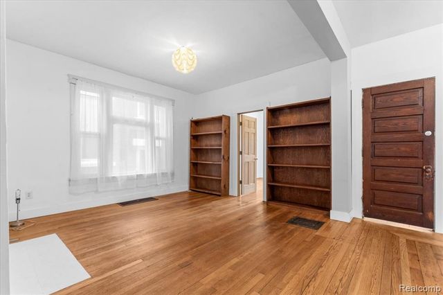 585 W Grand Boulevard, Detroit, MI 48216