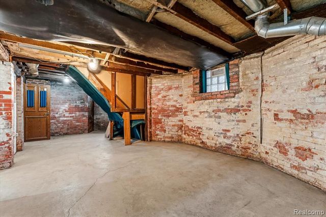 585 W Grand Boulevard, Detroit, MI 48216