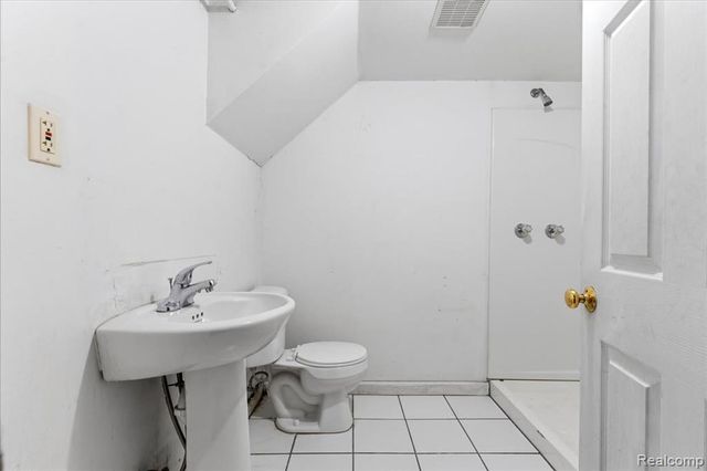 585 W Grand Boulevard, Detroit, MI 48216