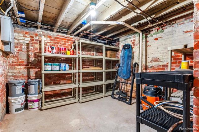 585 W Grand Boulevard, Detroit, MI 48216