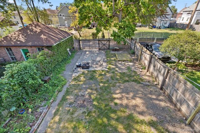 585 W Grand Boulevard, Detroit, MI 48216