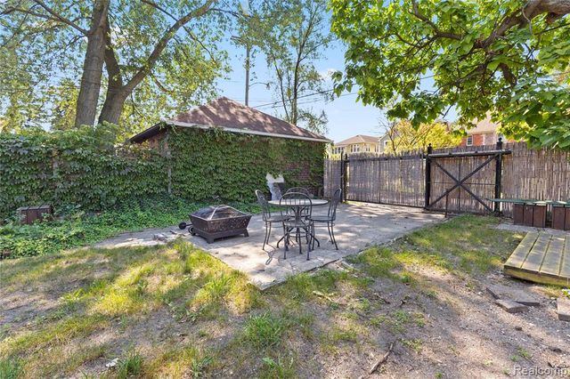 585 W Grand Boulevard, Detroit, MI 48216