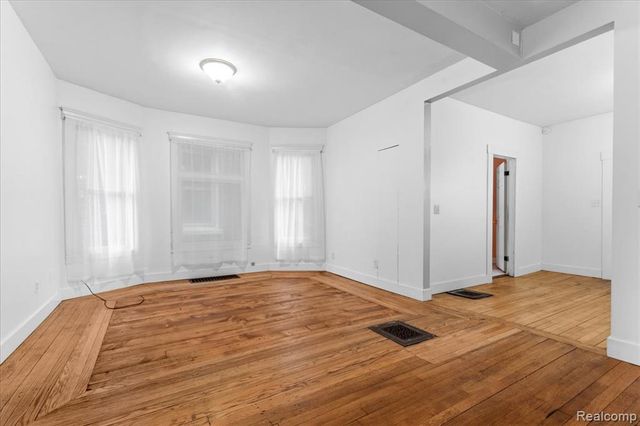 585 W Grand Boulevard, Detroit, MI 48216