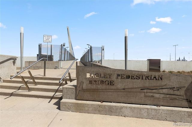 585 W Grand Boulevard, Detroit, MI 48216