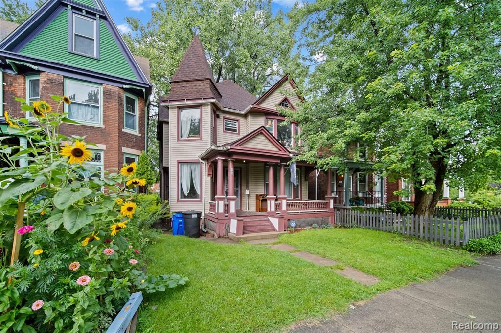 585 W Grand Boulevard, Detroit, MI 48216