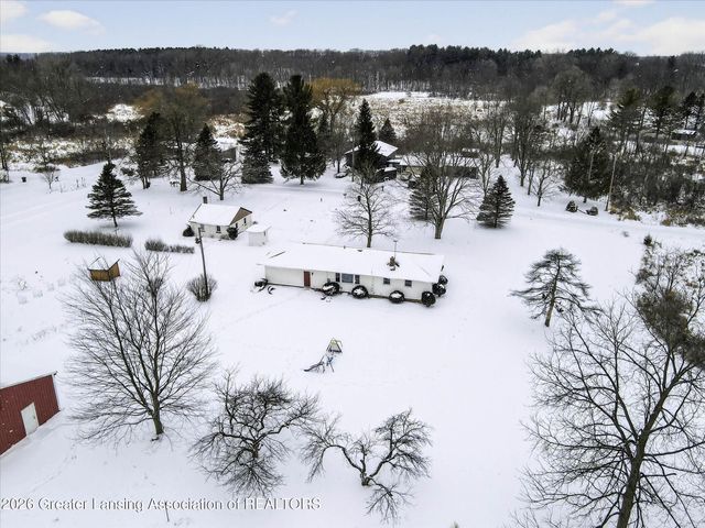 3187 S Canfield Road, Eaton Rapids, MI 48827