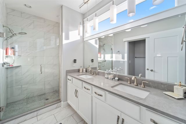 2860 NW Brookside Drive, Grimes, IA 50111