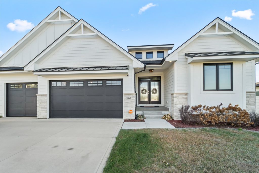 2860 NW Brookside Drive, Grimes, IA 50111