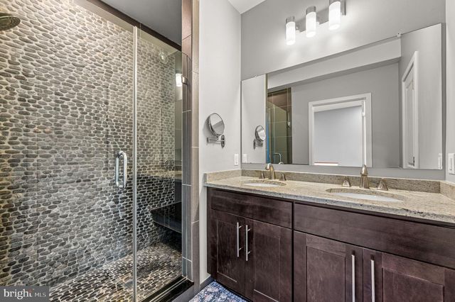 1305 S 2ND ST, Philadelphia, PA 19147