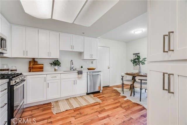 302 Monroe Court, Azusa, CA 91702