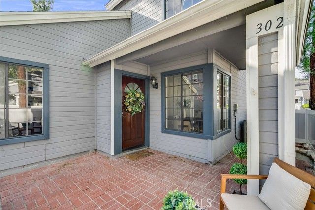 302 Monroe Court, Azusa, CA 91702