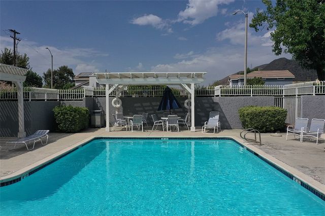 302 Monroe Court, Azusa, CA 91702