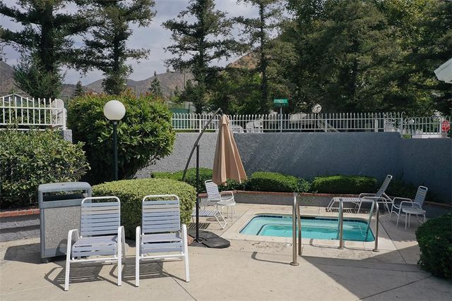 302 Monroe Court, Azusa, CA 91702