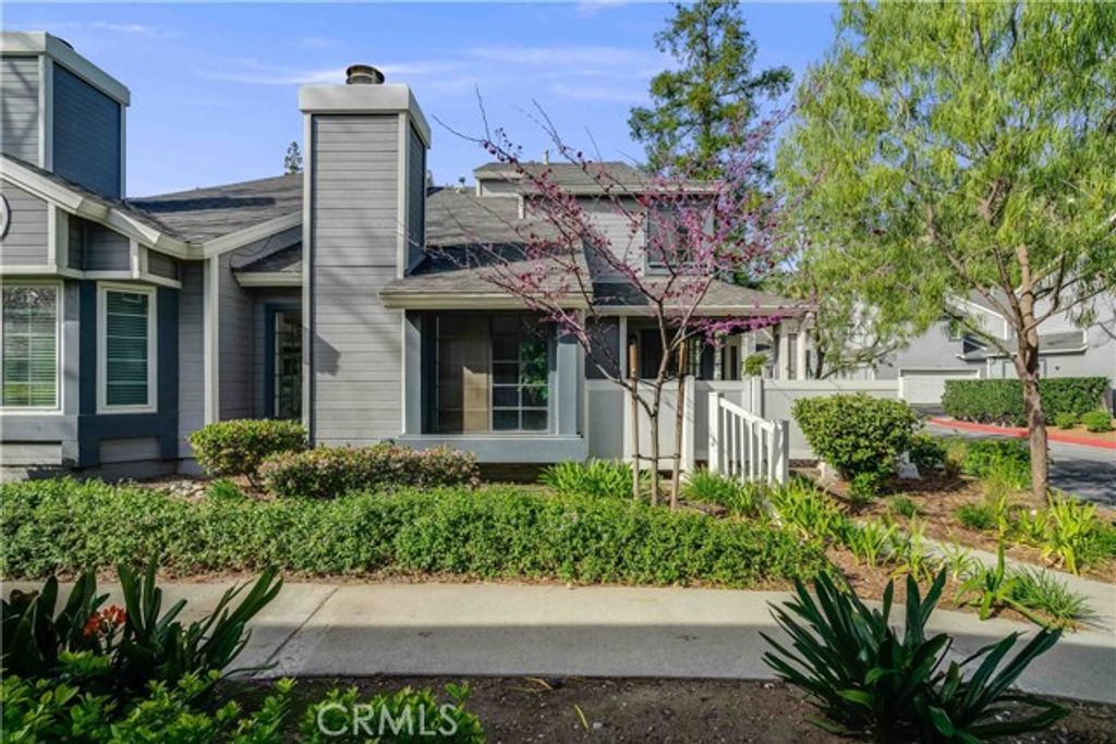 302 Monroe Court, Azusa, CA 91702