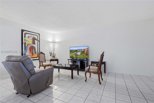 5300 Washington St W513, Hollywood, FL 33021