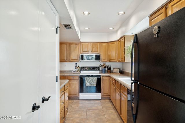 4706 E WINSTON Drive, Phoenix, AZ 85044