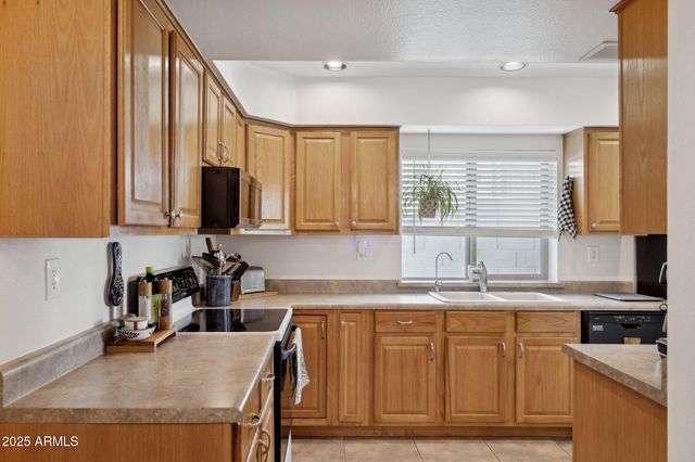 4706 E WINSTON Drive, Phoenix, AZ 85044