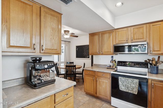 4706 E WINSTON Drive, Phoenix, AZ 85044