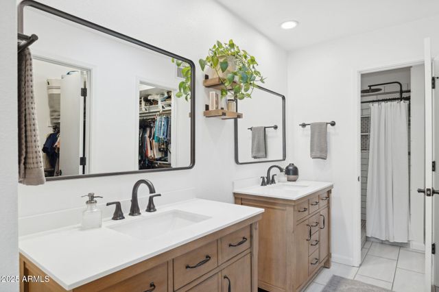 4706 E WINSTON Drive, Phoenix, AZ 85044