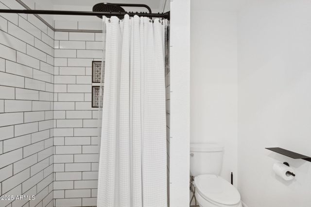 4706 E WINSTON Drive, Phoenix, AZ 85044