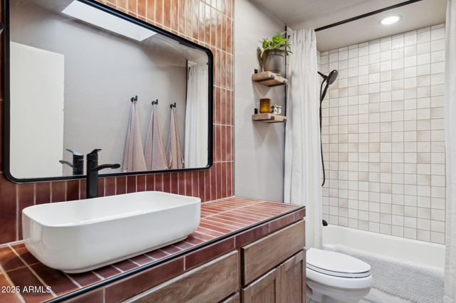 4706 E WINSTON Drive, Phoenix, AZ 85044