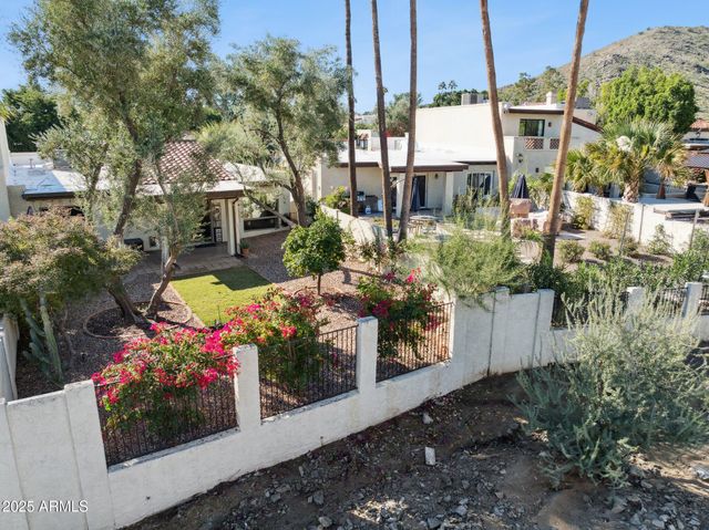 4706 E WINSTON Drive, Phoenix, AZ 85044