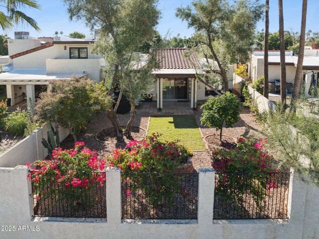 4706 E WINSTON Drive, Phoenix, AZ 85044