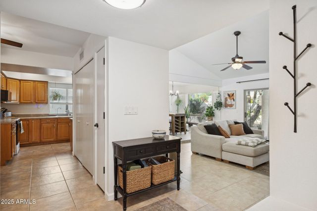 4706 E WINSTON Drive, Phoenix, AZ 85044