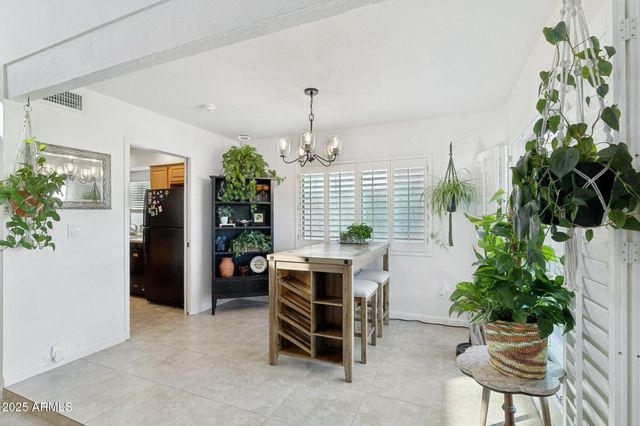 4706 E WINSTON Drive, Phoenix, AZ 85044