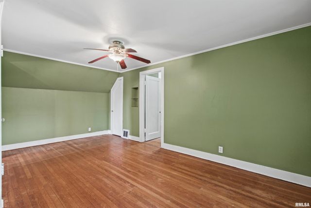 320 E ELMHURST Avenue, Peoria, IL 61603