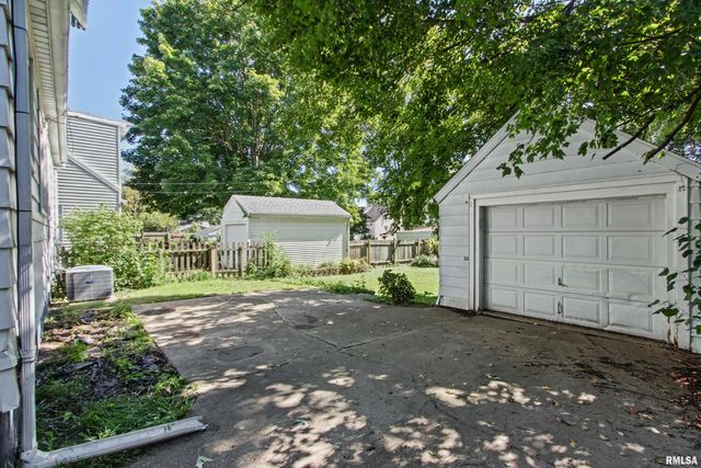 320 E ELMHURST Avenue, Peoria, IL 61603
