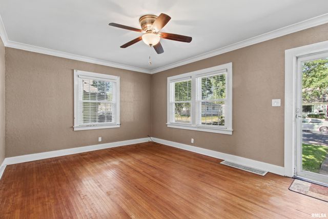 320 E ELMHURST Avenue, Peoria, IL 61603