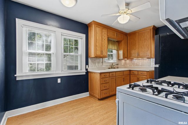 320 E ELMHURST Avenue, Peoria, IL 61603