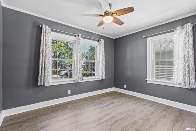 320 E ELMHURST Avenue, Peoria, IL 61603