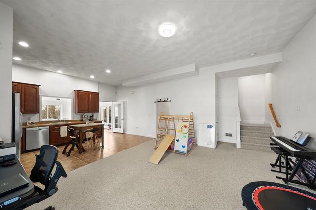 6 Fairlawn Road, Burlington, MA 01803