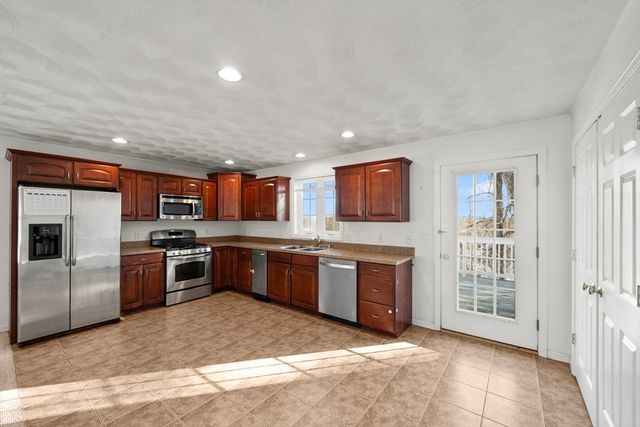 6 Fairlawn Road, Burlington, MA 01803