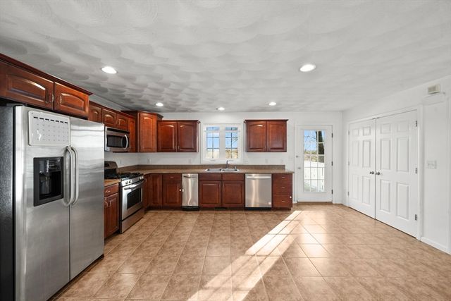 6 Fairlawn Road, Burlington, MA 01803