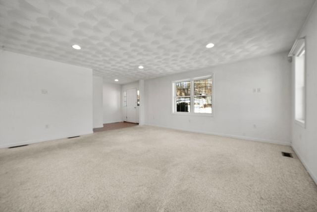 6 Fairlawn Road, Burlington, MA 01803