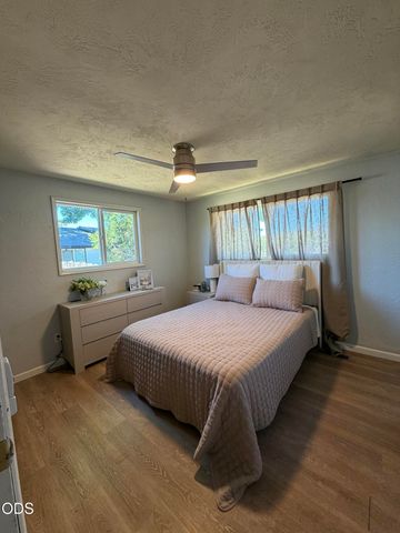 2661 Aztec Avenue, Medford, OR 97501