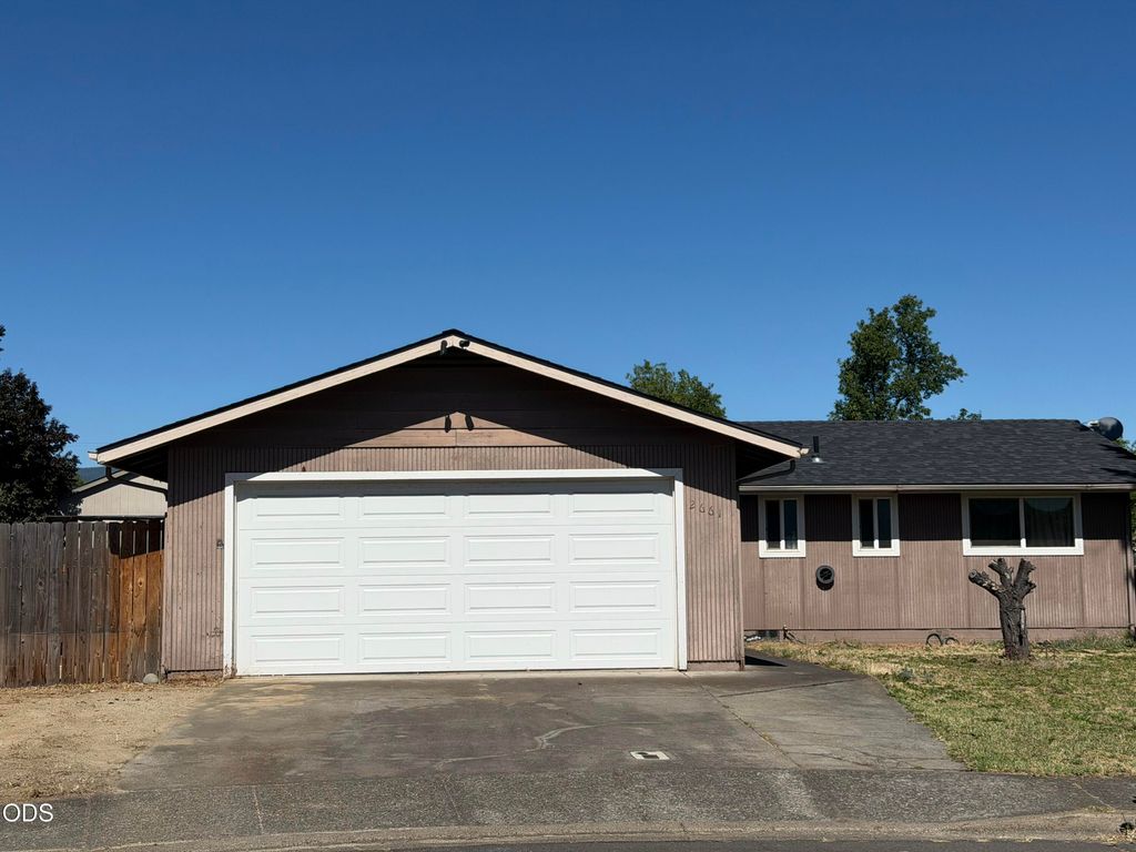 2661 Aztec Avenue, Medford, OR 97501