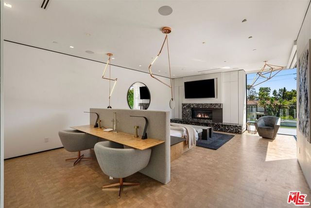 809 N Rexford Drive, Beverly Hills, CA 90210