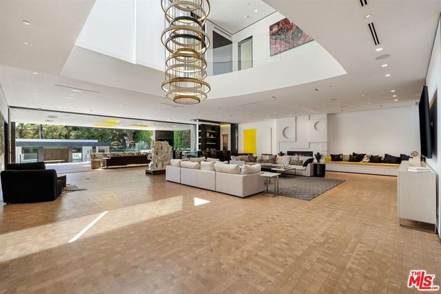 809 N Rexford Drive, Beverly Hills, CA 90210