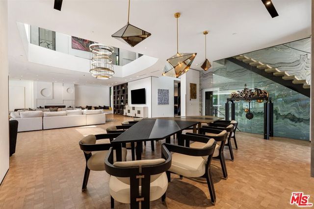 809 N Rexford Drive, Beverly Hills, CA 90210