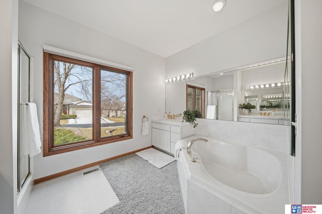 9134 Pioneer Court, Lincoln, NE 68520