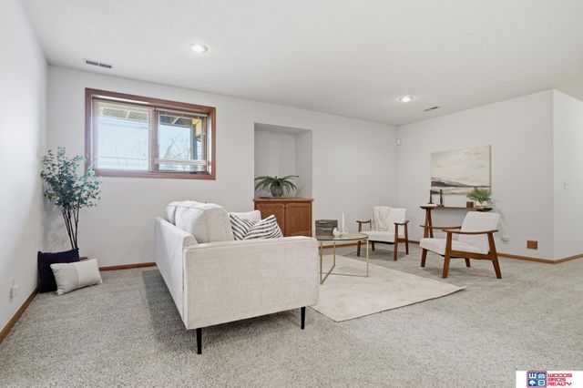 9134 Pioneer Court, Lincoln, NE 68520