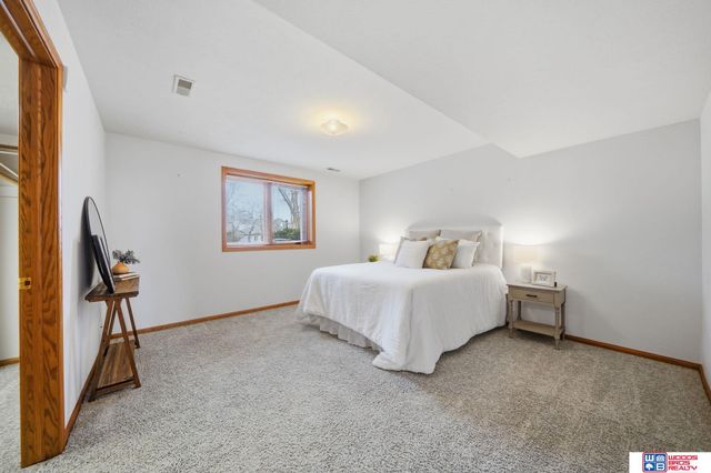 9134 Pioneer Court, Lincoln, NE 68520