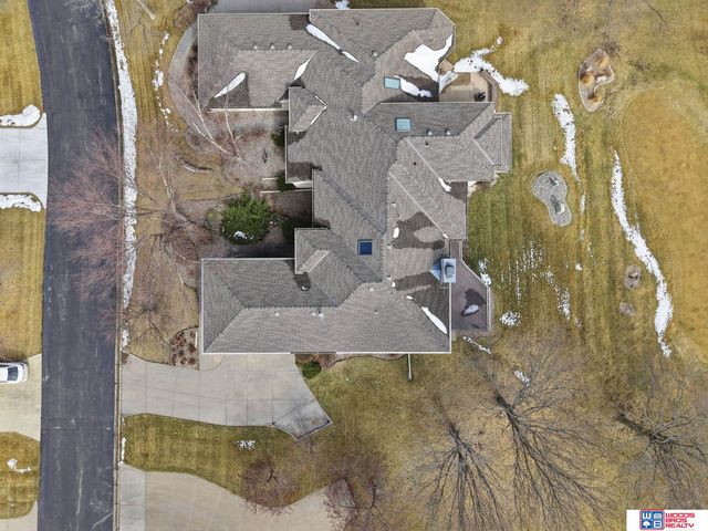 9134 Pioneer Court, Lincoln, NE 68520